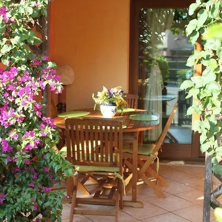 Casa Vacanze - Bilocale Con Piscina E Giardino Apartment *