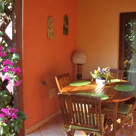 Casa Vacanze - Bilocale Con Piscina E Giardino