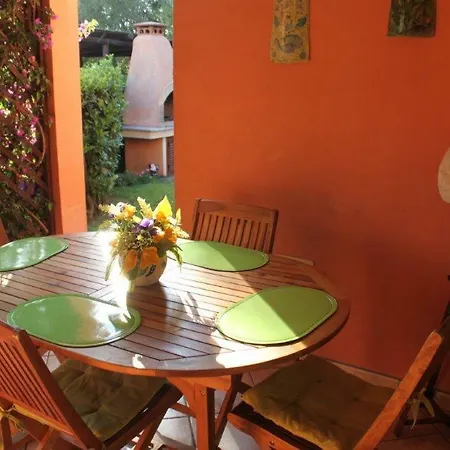 Casa Vacanze - Bilocale Con Piscina E Giardino